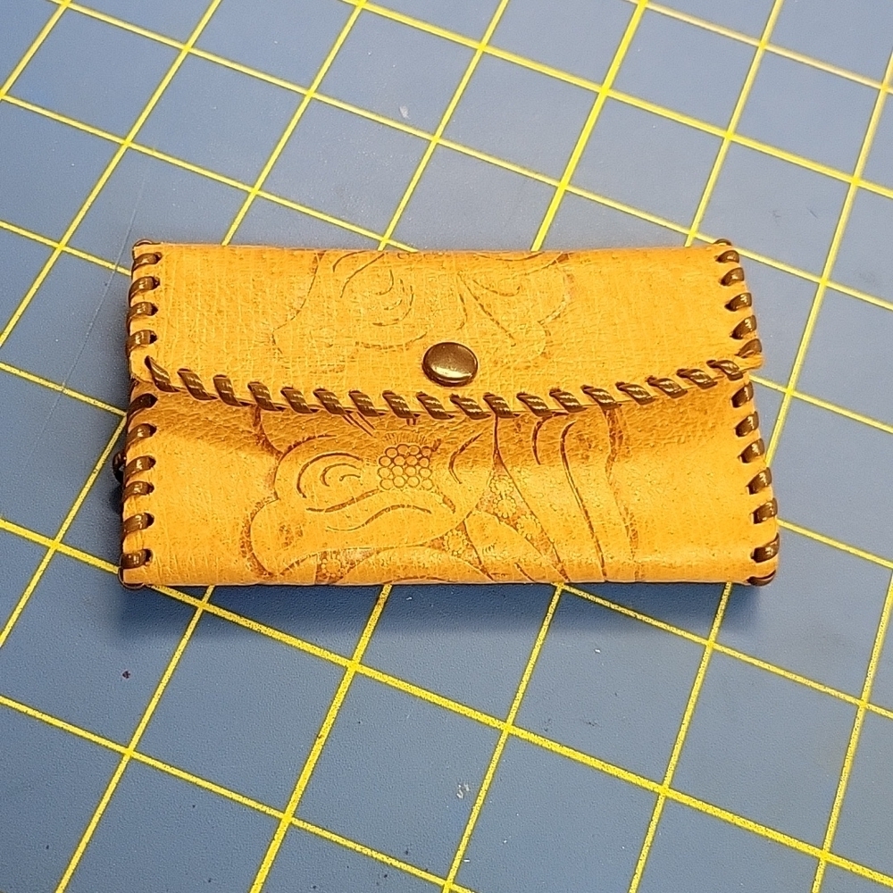 Vintage Leather Coin Change & Money Wallet 4" x 2.5" Preloved